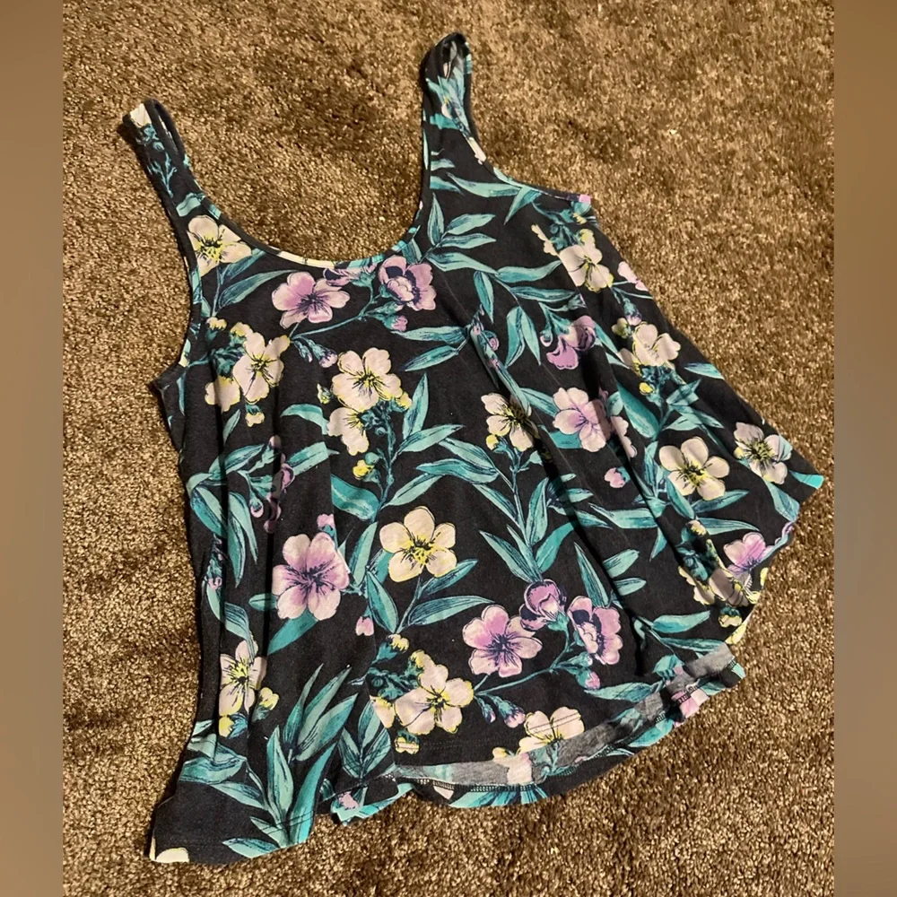 American Eagle floral flowy top - Picture 5 of 5